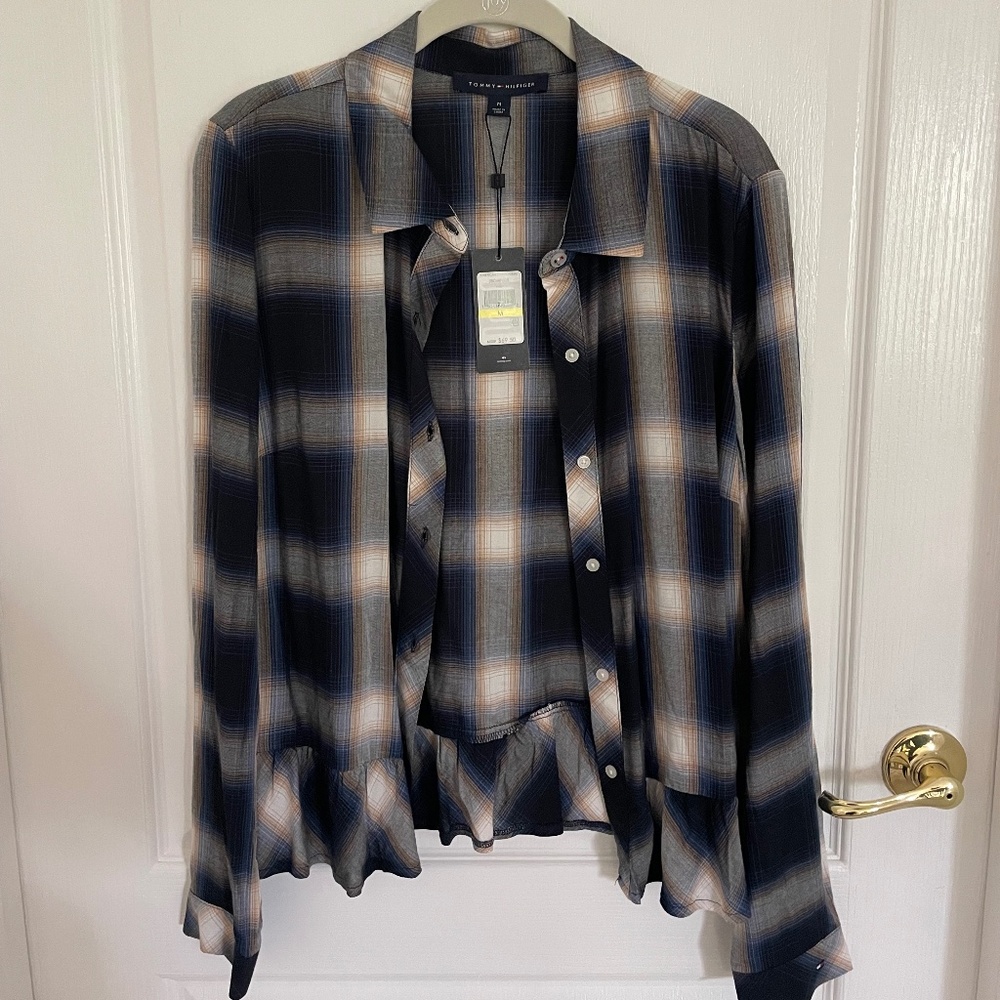 Tommy Hilfiger American Folk Casual Button Down (Size Medium)